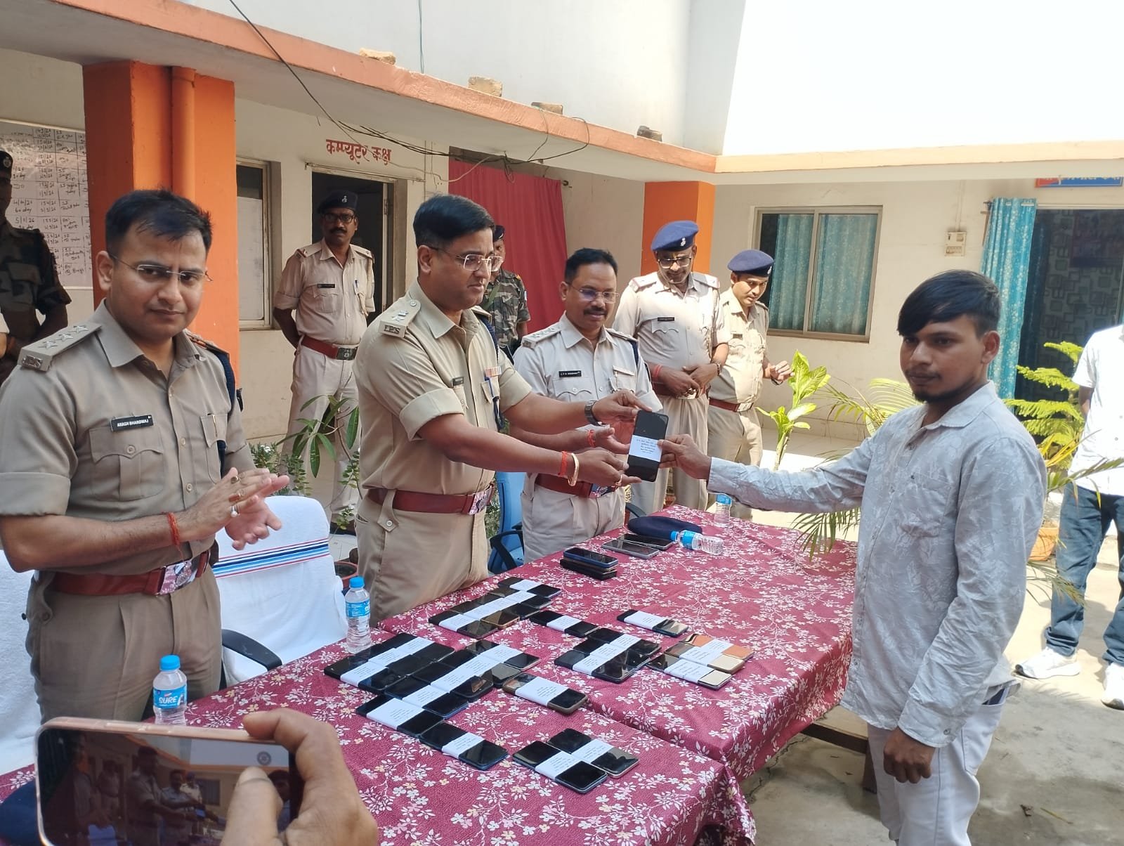 ऑपरेशन मुस्कान के तहत गोड्डा पुलिस को बड़ी सफलता, 41 खोए हुए मोबाइल फोन बरामद