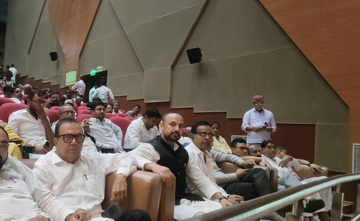 श्रीबाबु की जयंती समारोह में शामिल होने गयाजी से पटना सैकड़ों की संख्या में कॉंग्रेसजन शामिल हुए" शौकत निशात उर्फ नवाब अली