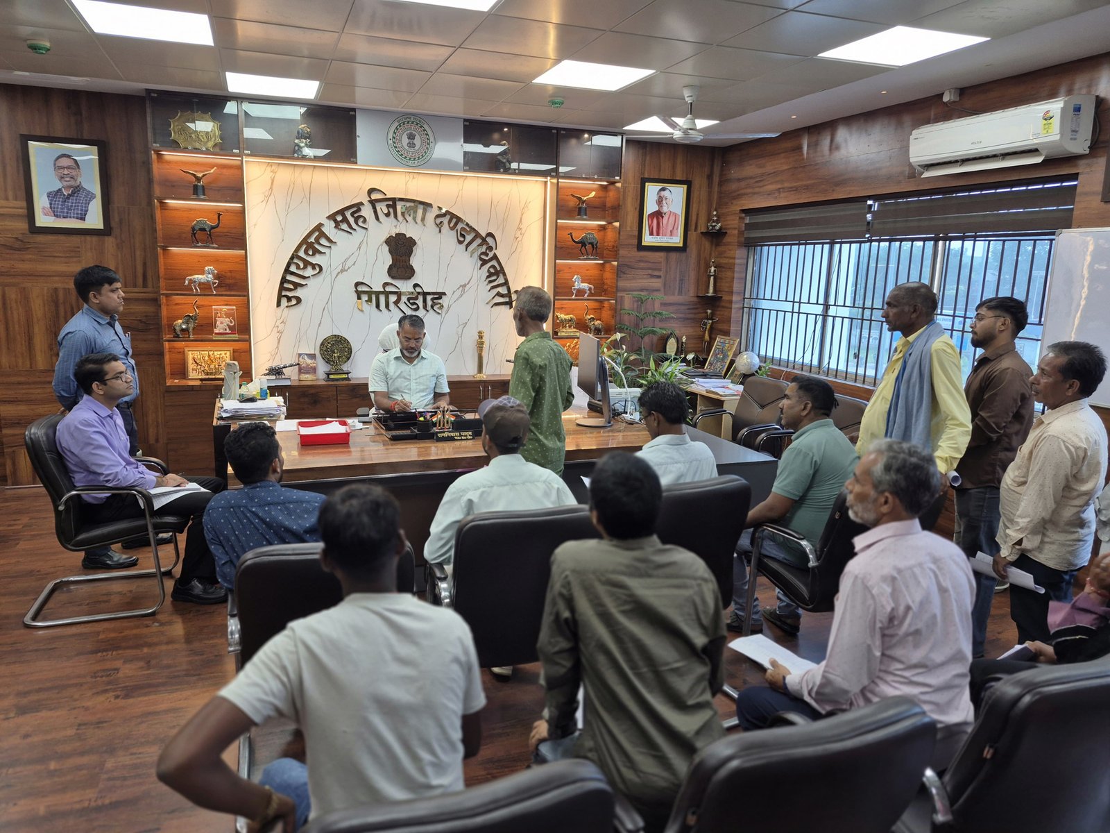 जनता की समस्याओं के समाधान को लेकर प्रशासन प्रतिबद्ध, गिरिडीह उपायुक्त ने जनता की समस्याओं के समाधान हेतु सभी संबंधित पदाधिकारियों को किया निदेशित।