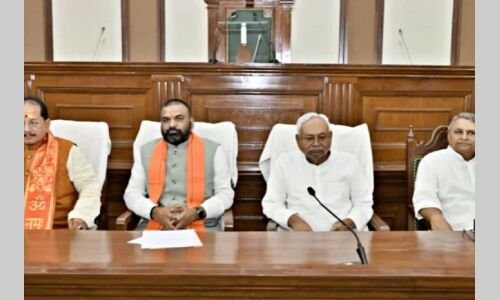 बिहार में बढ़ा मंत्रियों का वेतन भत्ता, नीतीश कैबिनेट की बैठक में कुल 27 एजेंडों पर लगी मुहर Bihar Cabinet