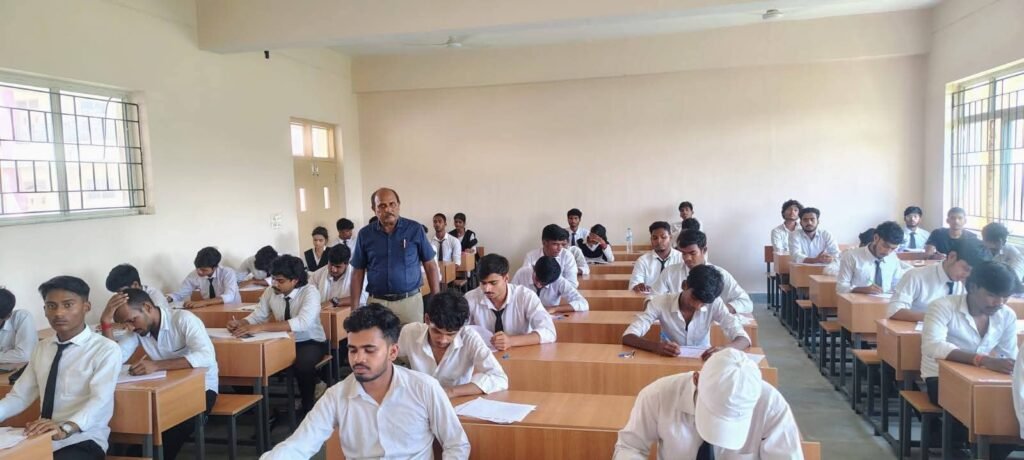 मॉडल कॉलेज राजमहल में द्वितीय सेमेस्टर परीक्षा का चौथा पेपर शांतिपूर्ण माहौल में सम्पन्न