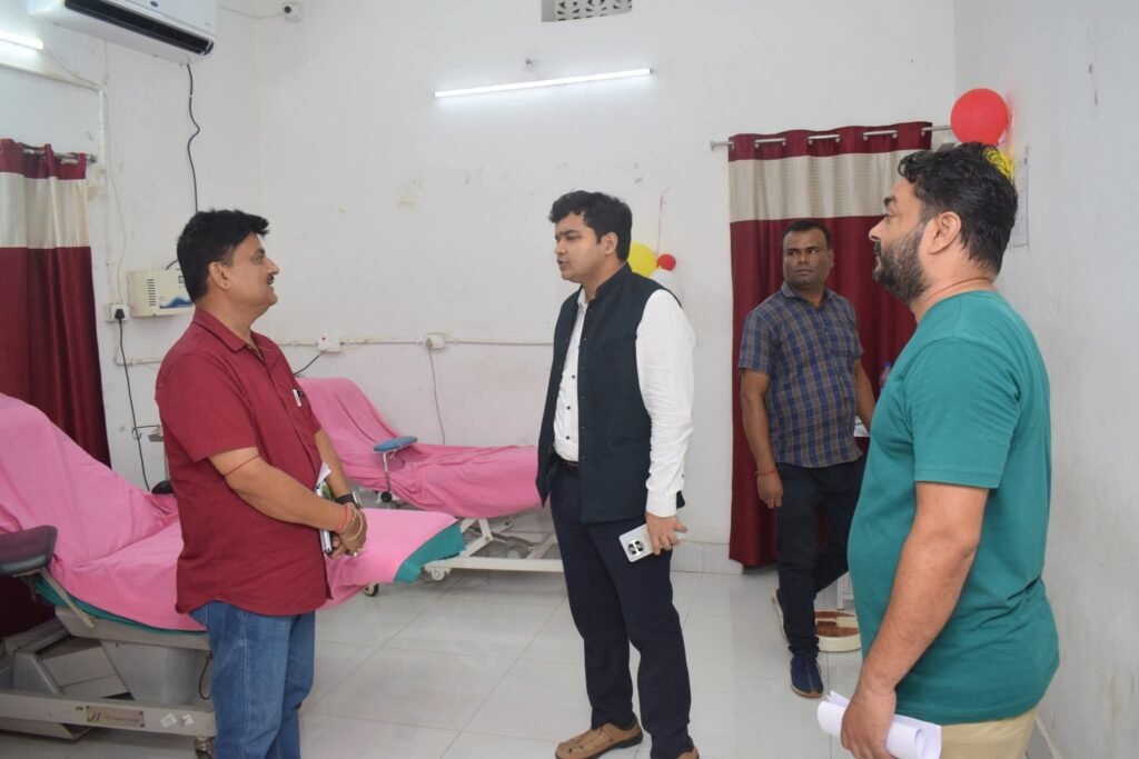 उपायुक्त मनीष कुमार ने जिला ब्लड बैंक का किया निरीक्षण, “सुरक्षा, स्वच्छता और पारदर्शिता” पर दिया विशेष जोर