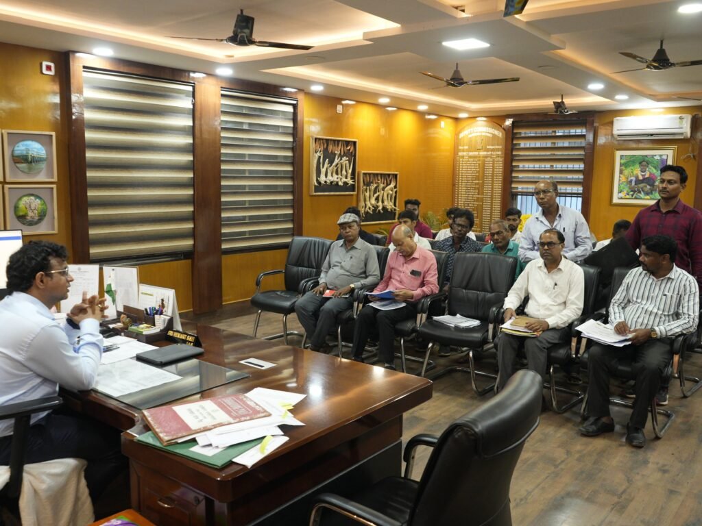 साहिबगंज में समेकित बिरसा ग्राम विकास योजना की समीक्षा बैठक सम्पन्न