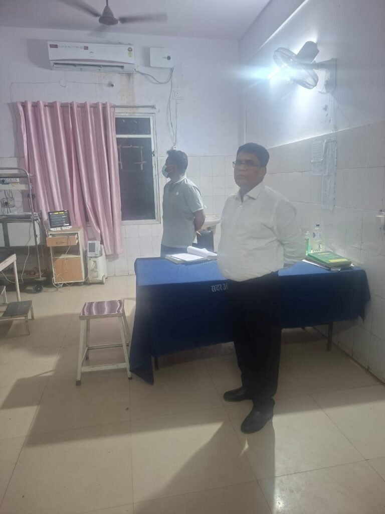 सिविल सर्जन डॉ. रामदेव पासवान ने सदर अस्पताल साहिबगंज का किया औचक निरीक्षण