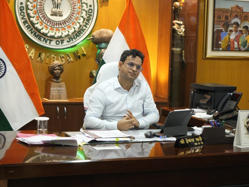 उपायुक्त हेमंत सती ने की JTDS योजनाओं की समीक्षा, कहा – “जनजातीय समुदाय के सशक्तिकरण के लिए धरातल पर दिखे योजनाओं का असर”
