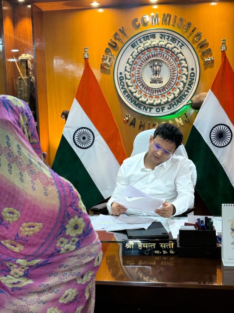 जनता दरबार में उपायुक्त हेमंत सती ने सुनीं जनता की समस्याएं — जनहित मामलों पर त्वरित कार्रवाई के निर्देश