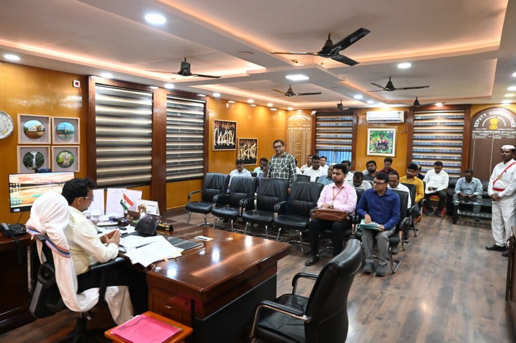 साहिबगंज में अवैध गैस कारोबार पर सख्ती: उपायुक्त हेमंत सती ने दिए छापेमारी के निर्देश, मनमानी पर लगेगा अंकुश