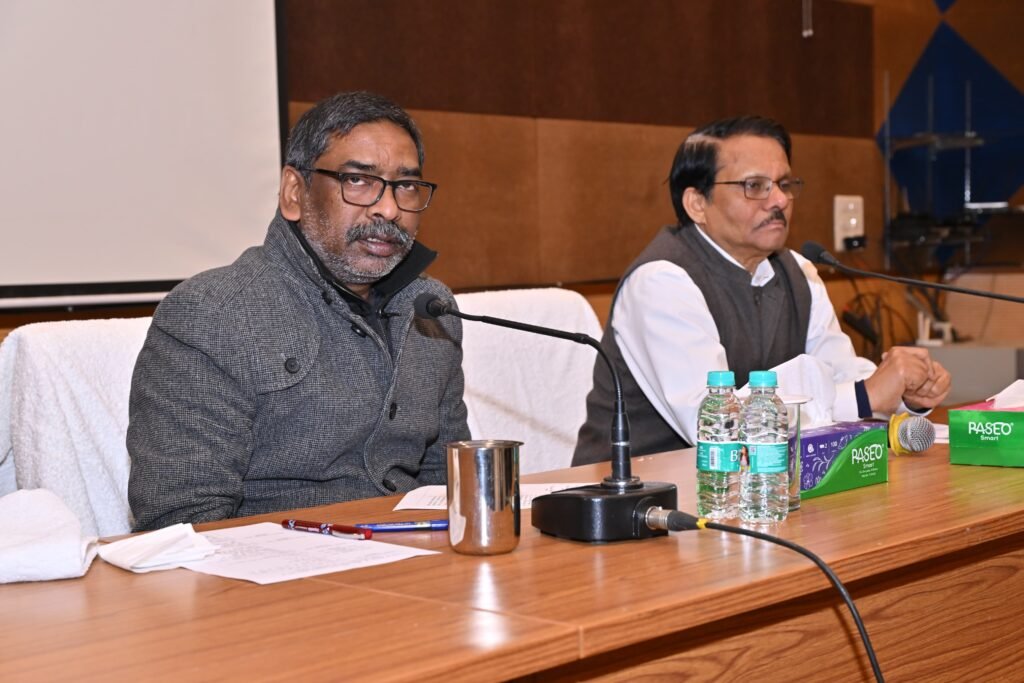 शीतकालीन सत्र को सुचारु एवं सफल बनाने हेतु सत्ता पक्ष की रणनीति तय — मुख्यमंत्री हेमन्त सोरेन ने की बैठक की अध्यक्षता