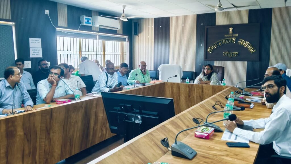 उपायुक्त के द्वारा आयुष्मान भारत, पीसी-पीएनडीटी एवं क्लीनिकल एस्टैब्लिशमेंट से संबंधित बैठक