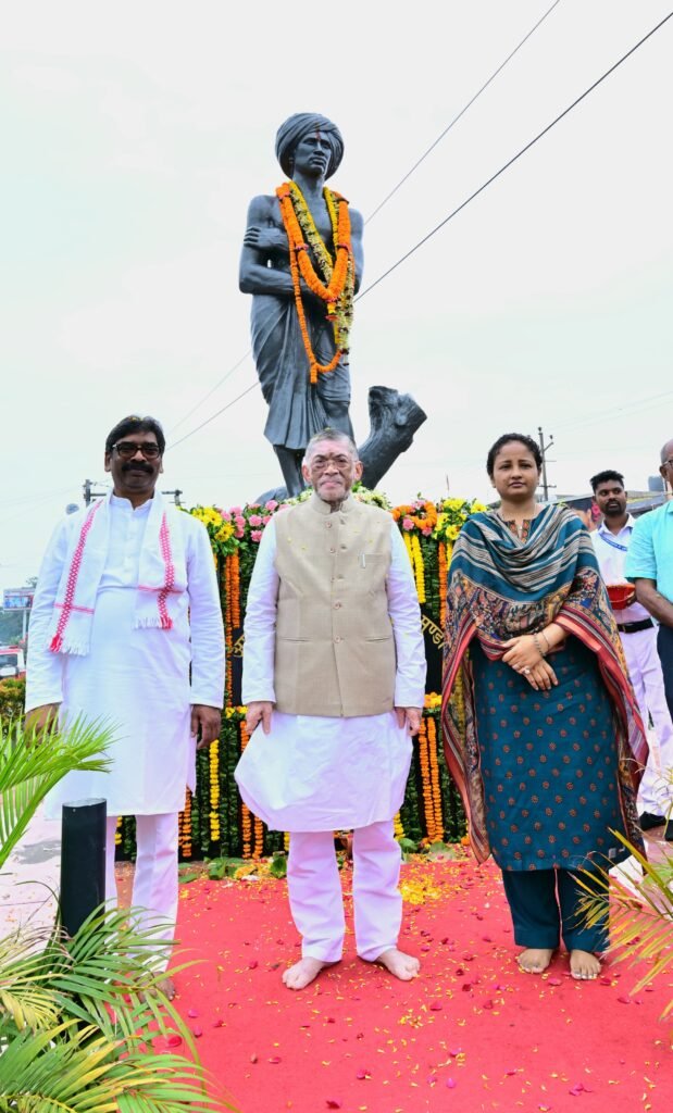 धरती आबा बिरसा मुंडा की पुण्यतिथि पर राज्यपाल और मुख्यमंत्री ने दी श्रद्धांजलि